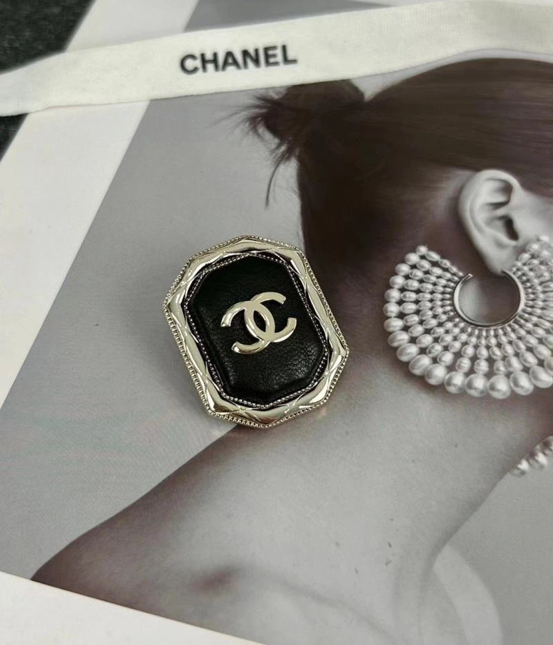 Sporty Chanel Brooches 230810