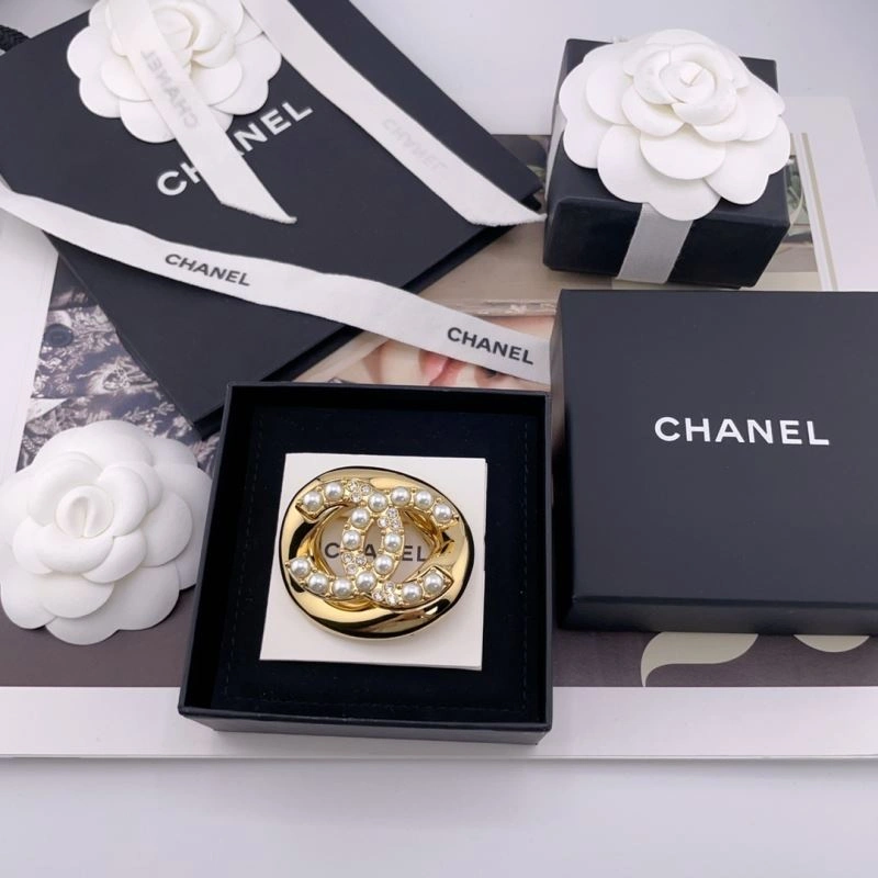 Durable Chanel Brooches 230755
