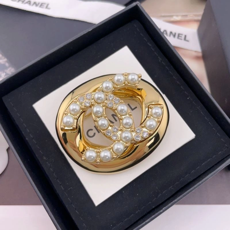 Durable Chanel Brooches 230755