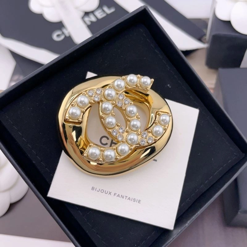 Durable Chanel Brooches 230755