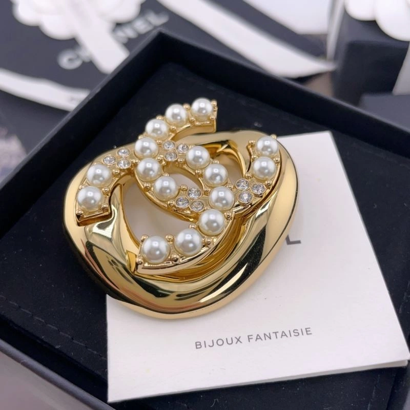 Durable Chanel Brooches 230755