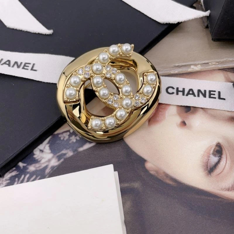 Durable Chanel Brooches 230755