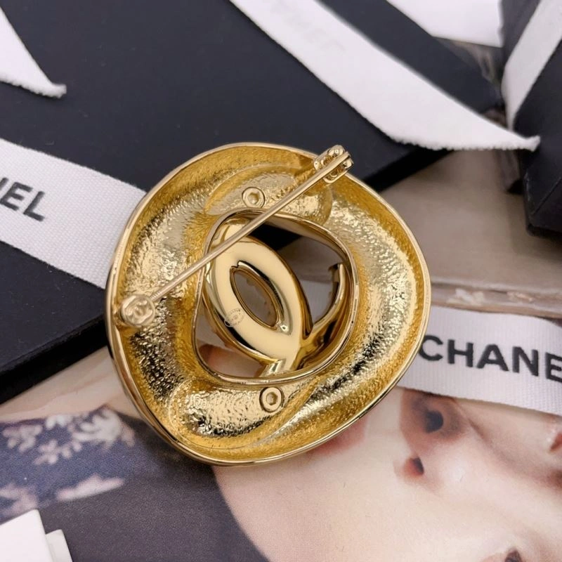 Durable Chanel Brooches 230755