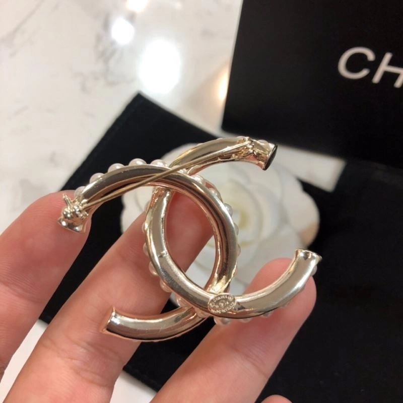 Elegant Chanel Brooches 232418