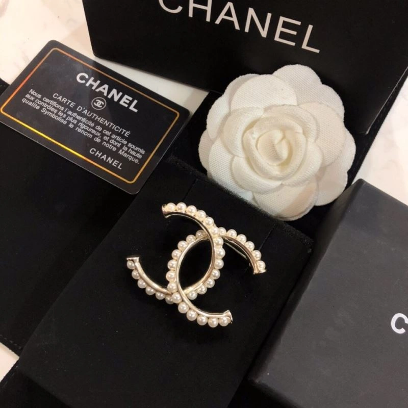 Elegant Chanel Brooches 232418