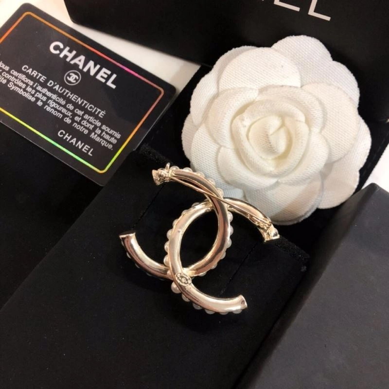 Elegant Chanel Brooches 232418