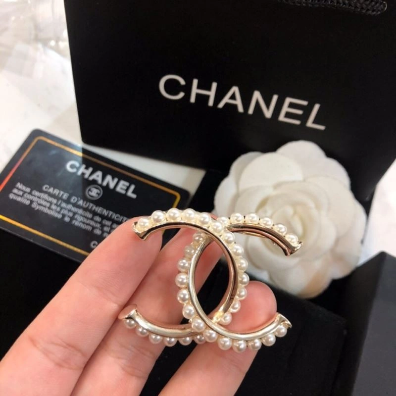 Elegant Chanel Brooches 232418
