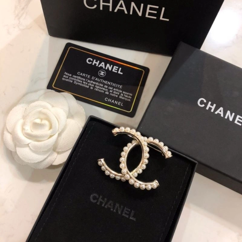 Elegant Chanel Brooches 232418