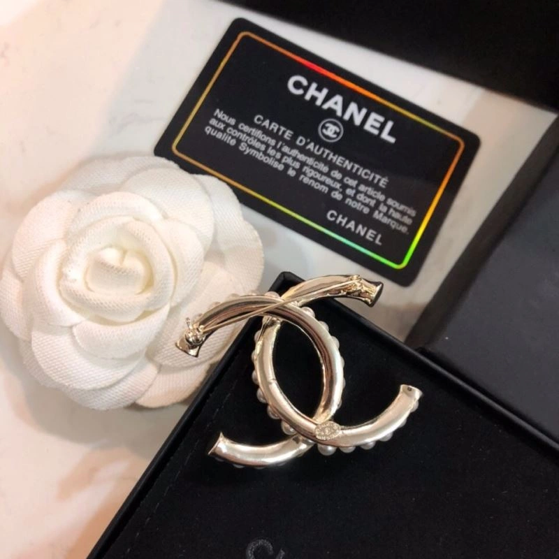 Elegant Chanel Brooches 232418