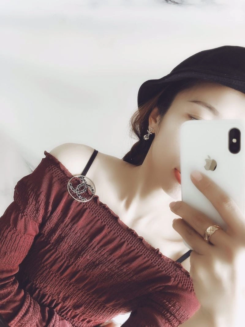 Chanel Brooches ZipUp 232364