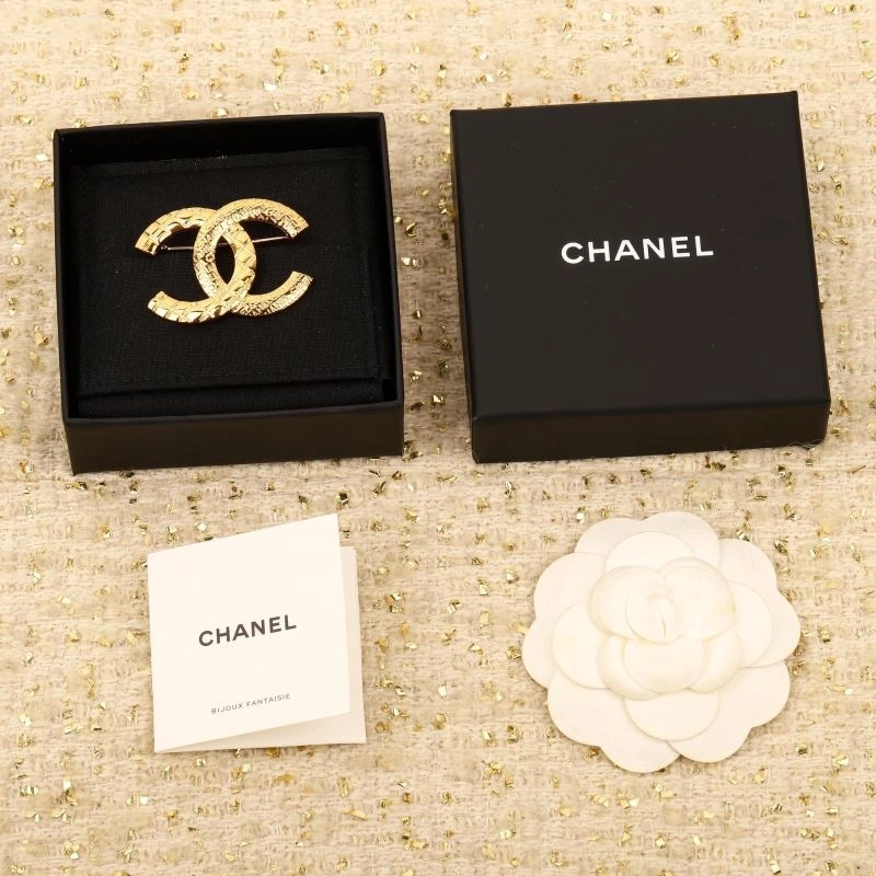 Chanel Brooches Affordable 232383