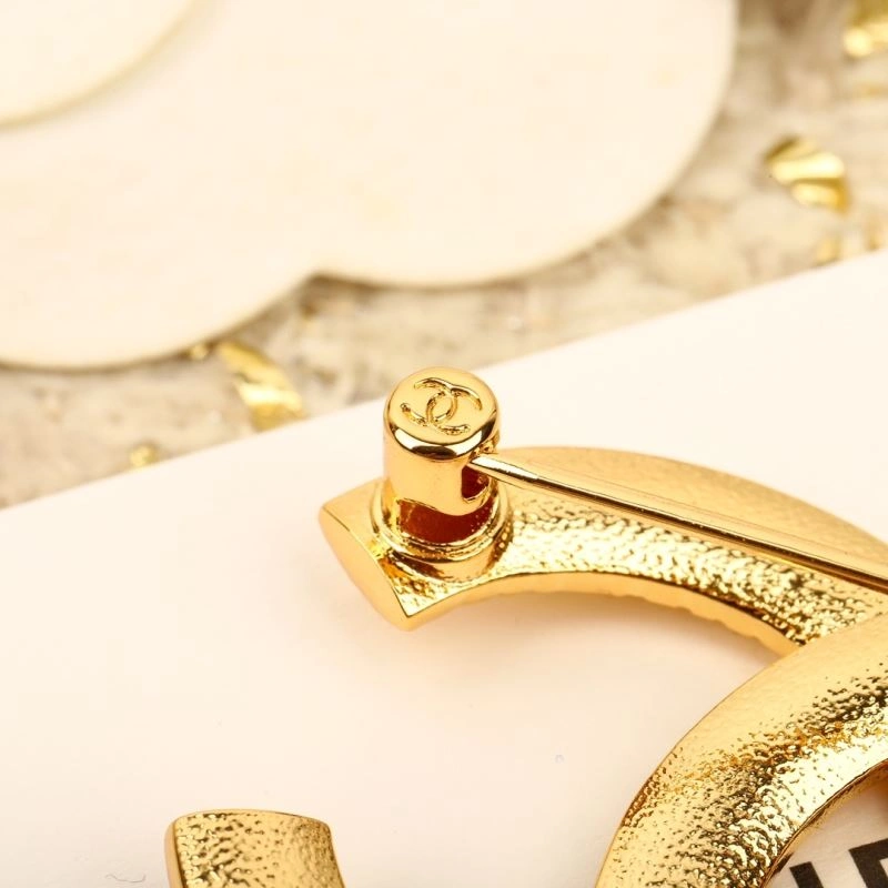 Chanel Brooches Affordable 232383
