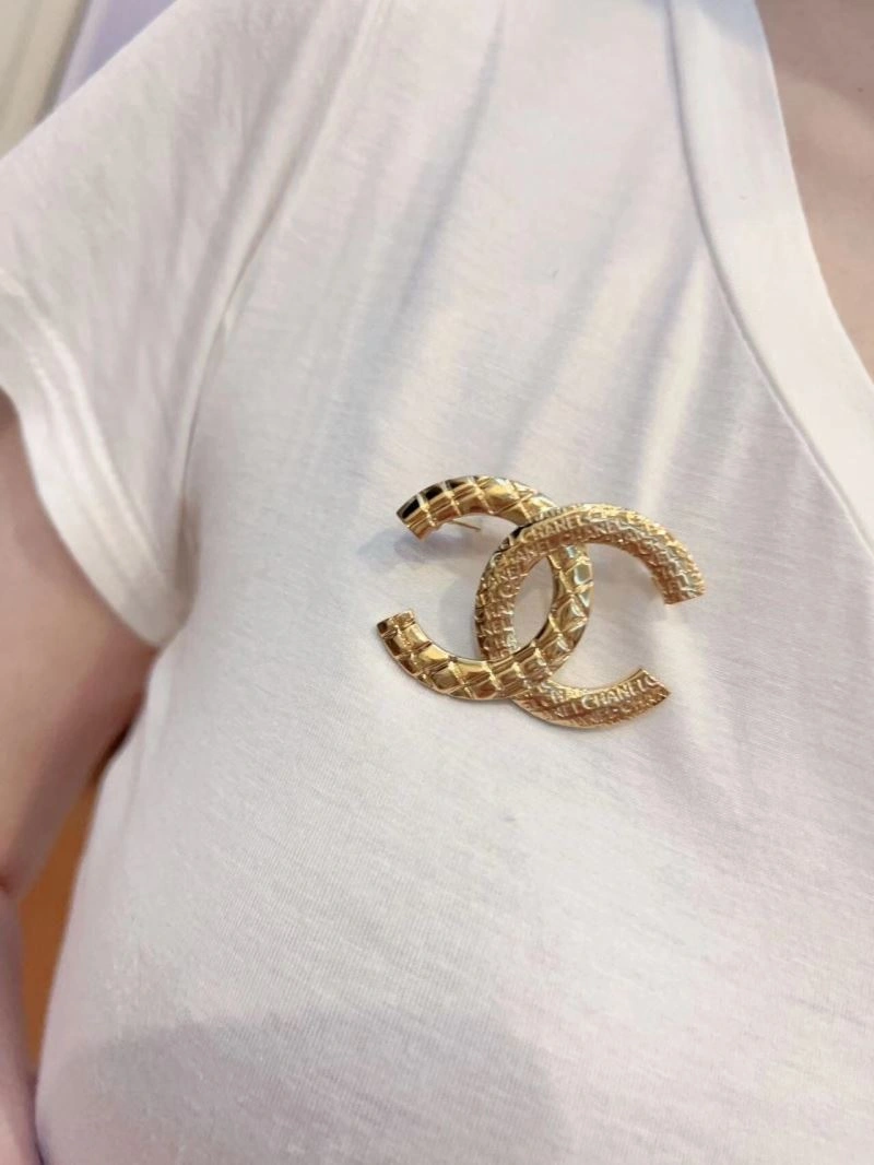 Chanel Brooches Affordable 232383