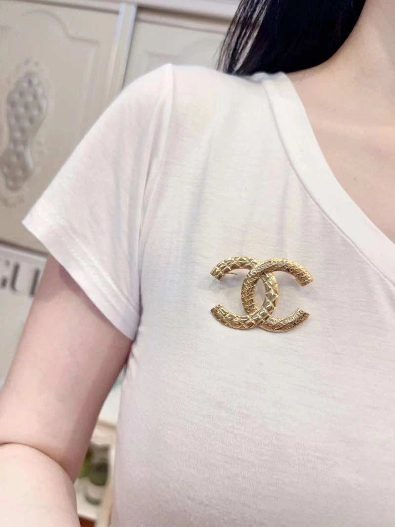 Chanel Brooches Affordable 232383