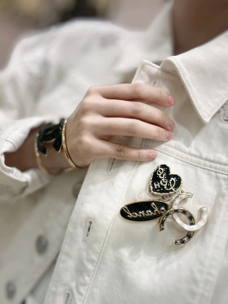 Chanel Brooches WeatherProof 232365