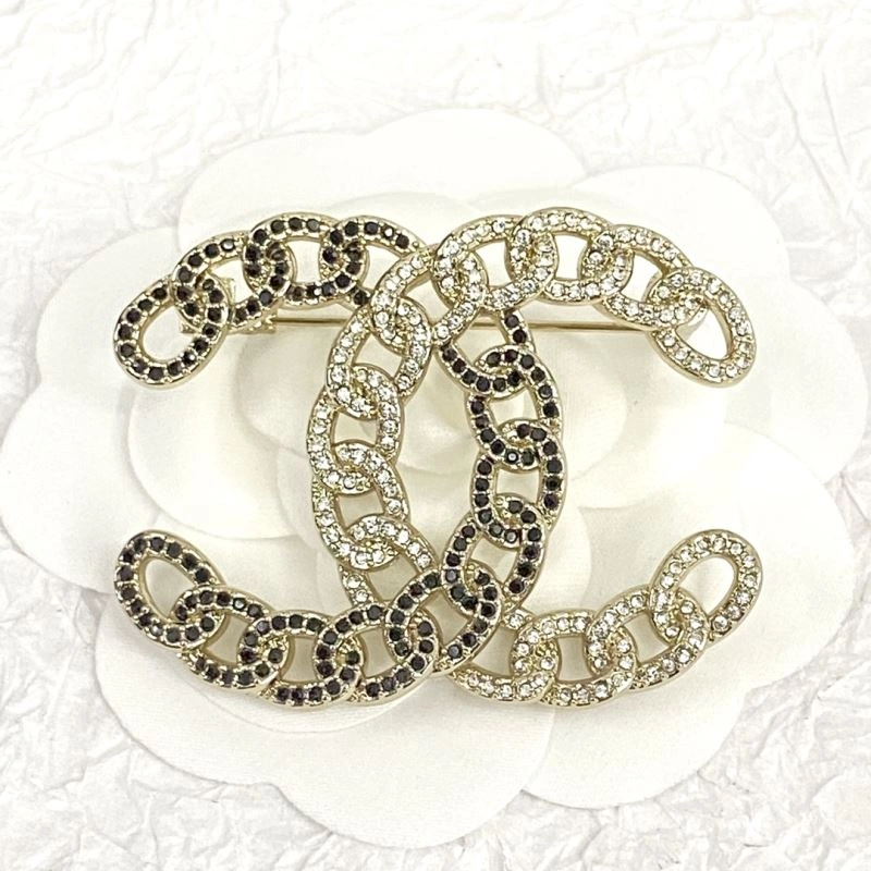 Compact Chanel Brooches 232363