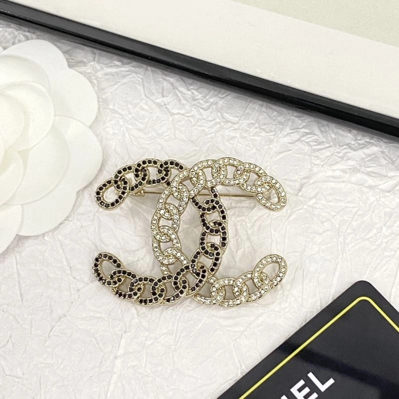 Compact Chanel Brooches 232363