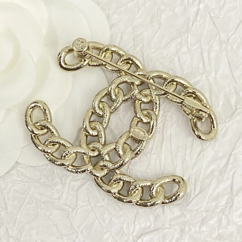 Compact Chanel Brooches 232363