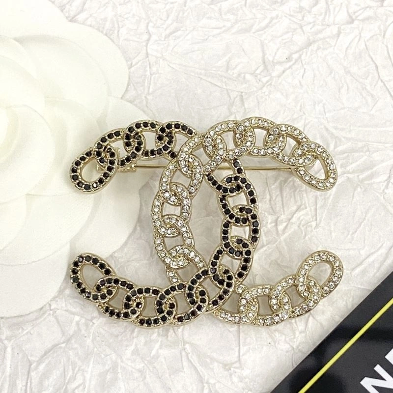 Compact Chanel Brooches 232363