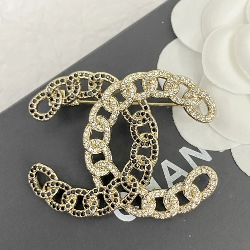 Compact Chanel Brooches 232363