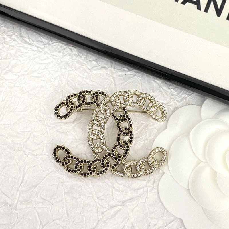 Compact Chanel Brooches 232363