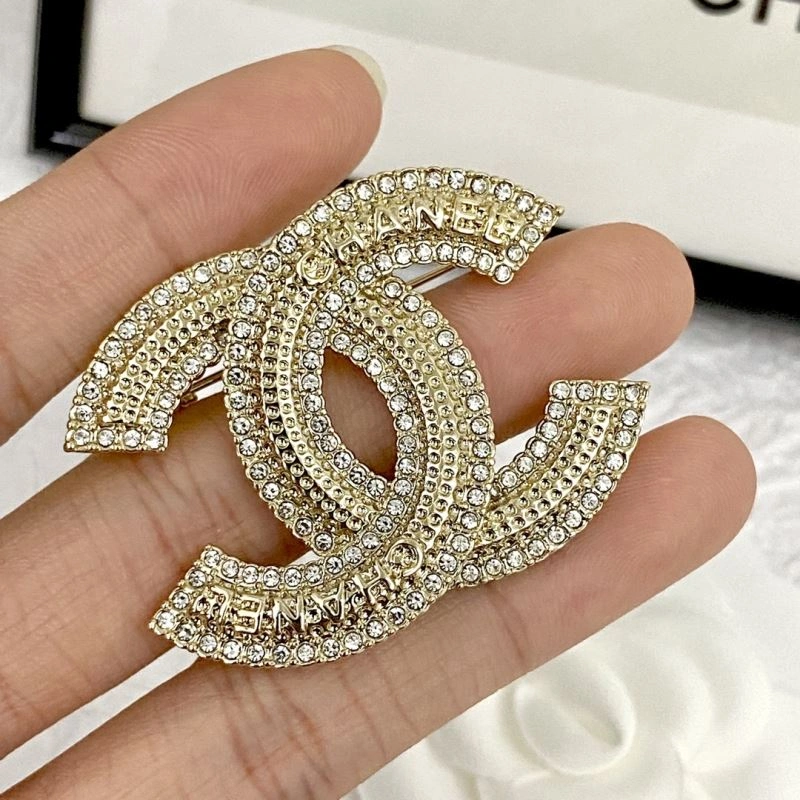 UrbanChic Chanel Brooches 232381