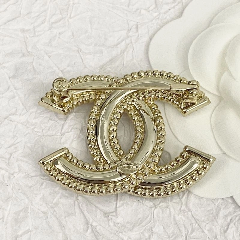 UrbanChic Chanel Brooches 232381