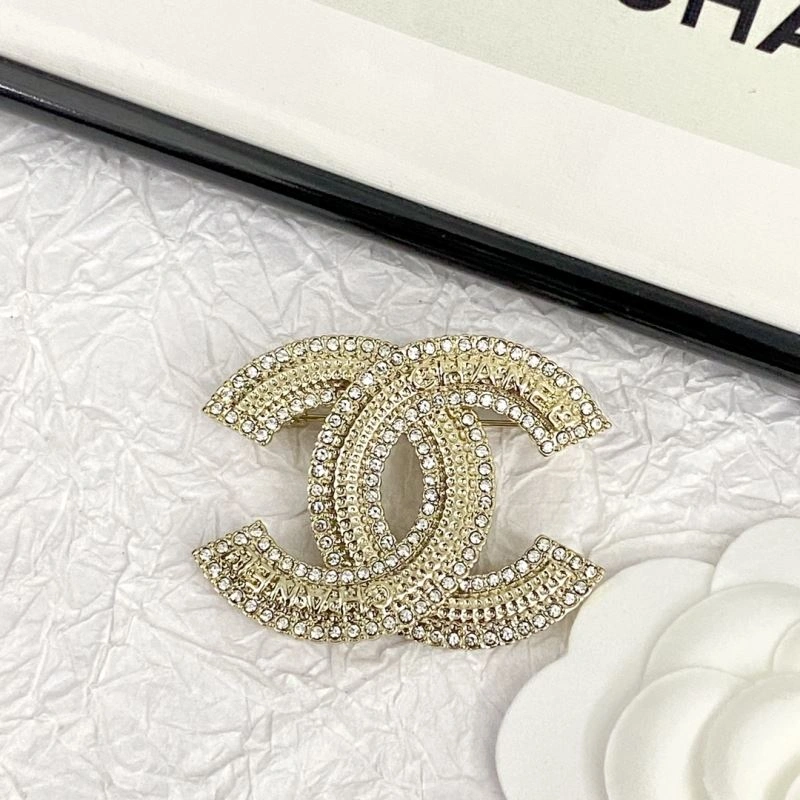 UrbanChic Chanel Brooches 232381