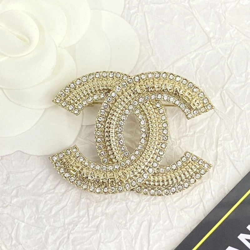 UrbanChic Chanel Brooches 232381
