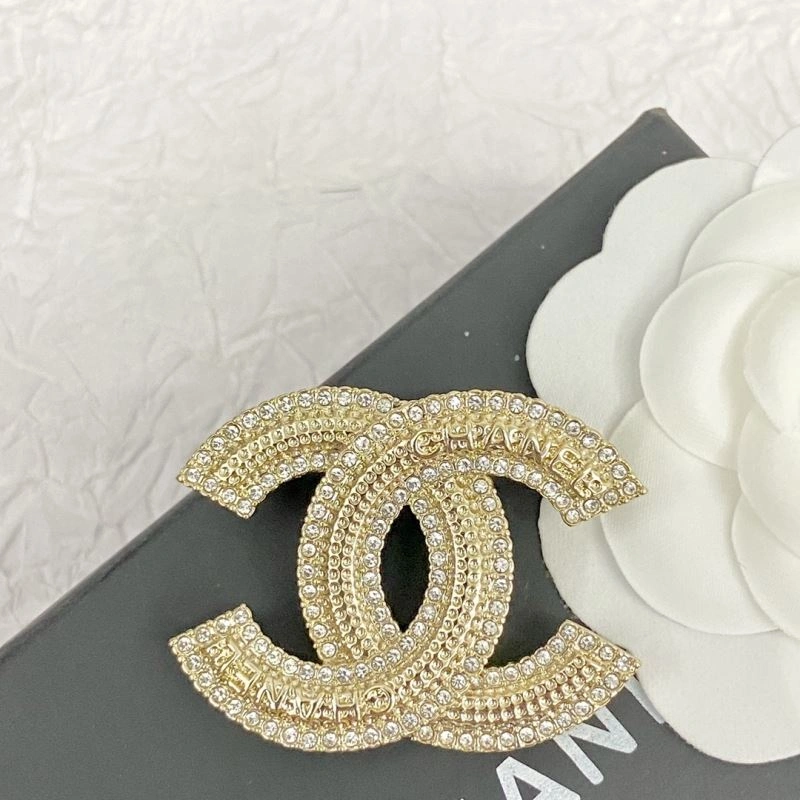 UrbanChic Chanel Brooches 232381
