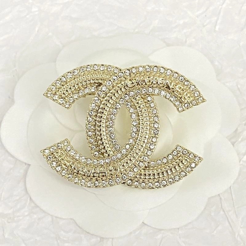 UrbanChic Chanel Brooches 232381