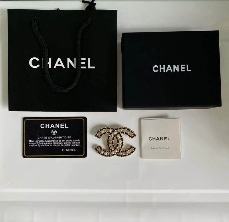 Durable Chanel Brooches 232359