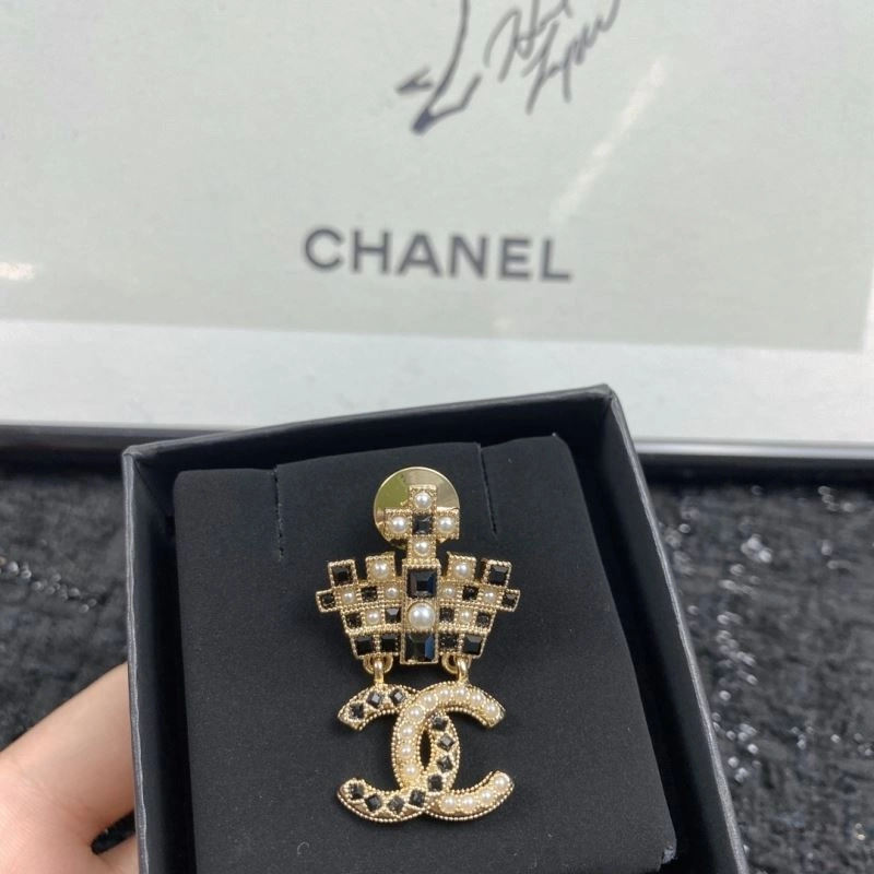 QuickDry Chanel Brooches 232356