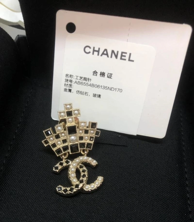 QuickDry Chanel Brooches 232356