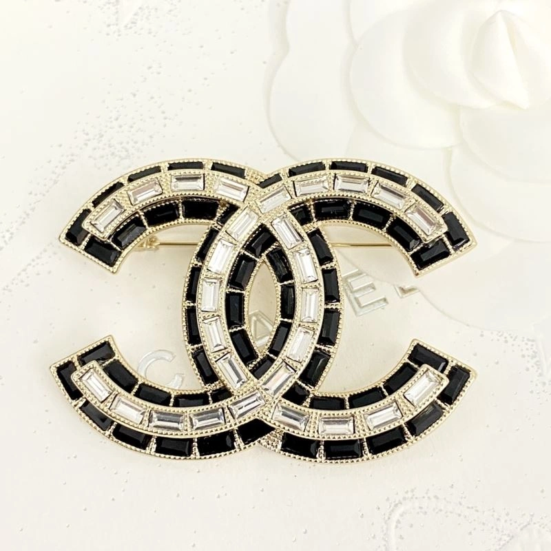 Bold Chanel Brooches 232350
