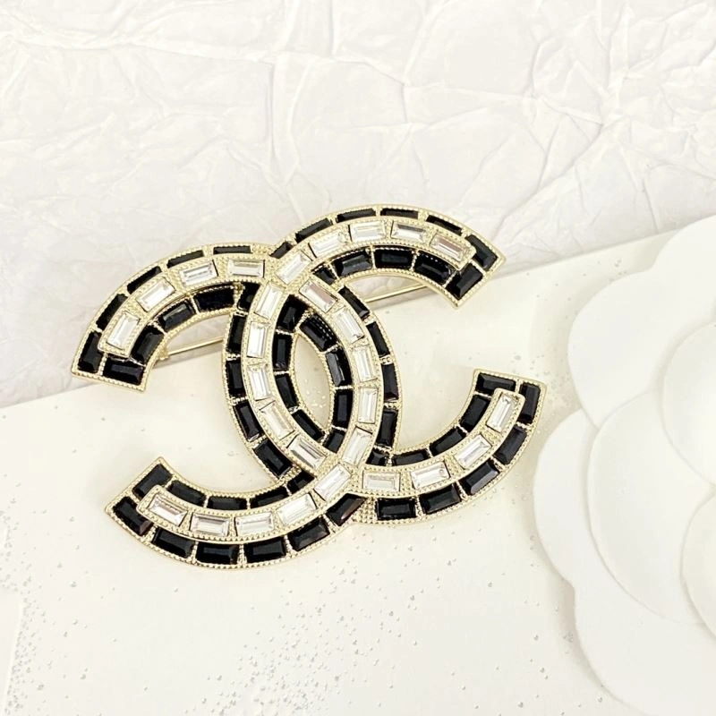 Bold Chanel Brooches 232350