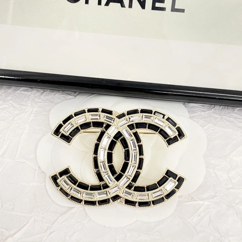 Bold Chanel Brooches 232350