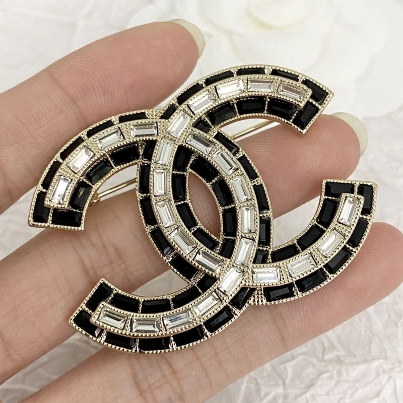 Bold Chanel Brooches 232350