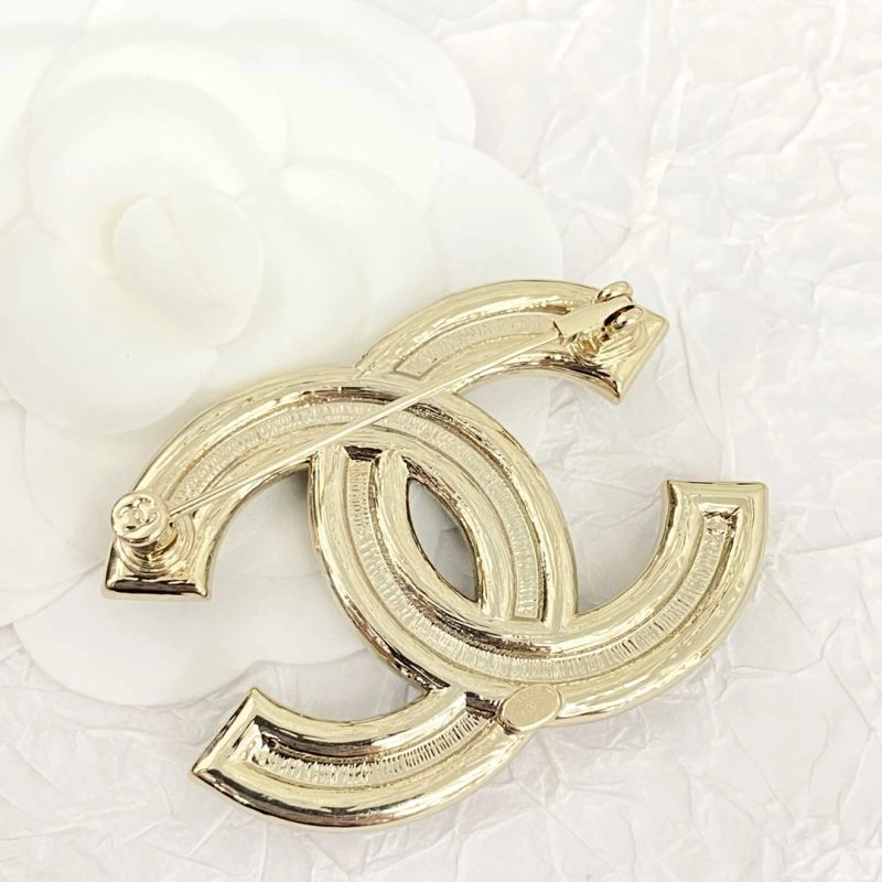 Bold Chanel Brooches 232350