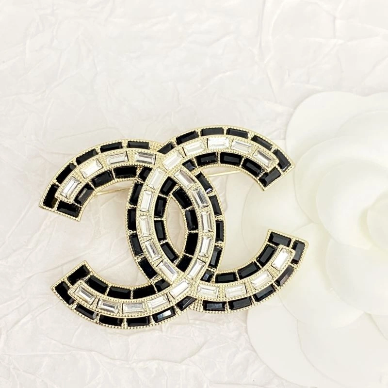 Bold Chanel Brooches 232350
