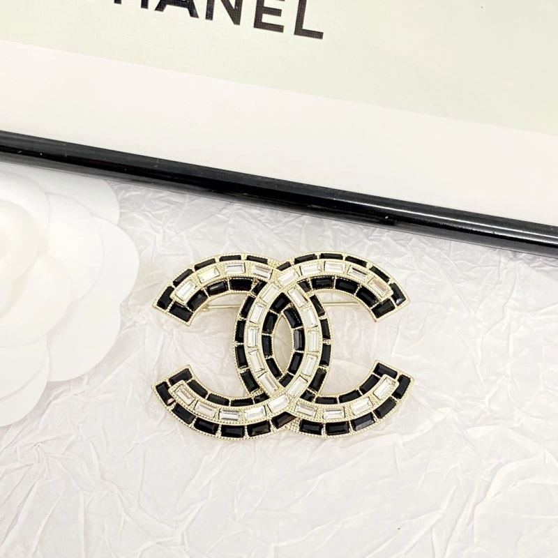 Bold Chanel Brooches 232350
