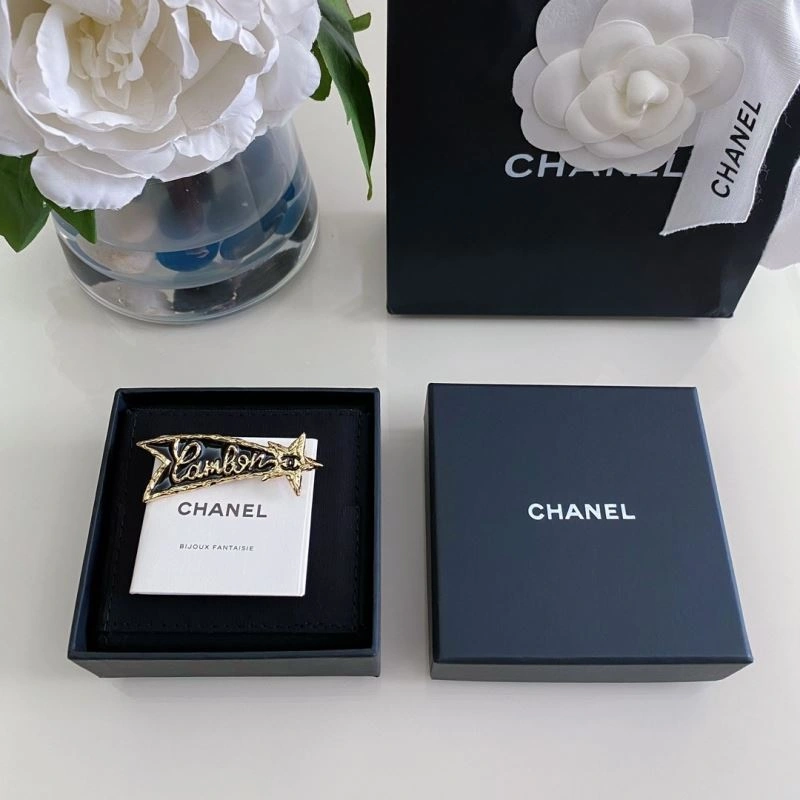Trendsetting Chanel Brooches 232339