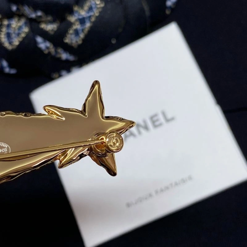 Trendsetting Chanel Brooches 232339