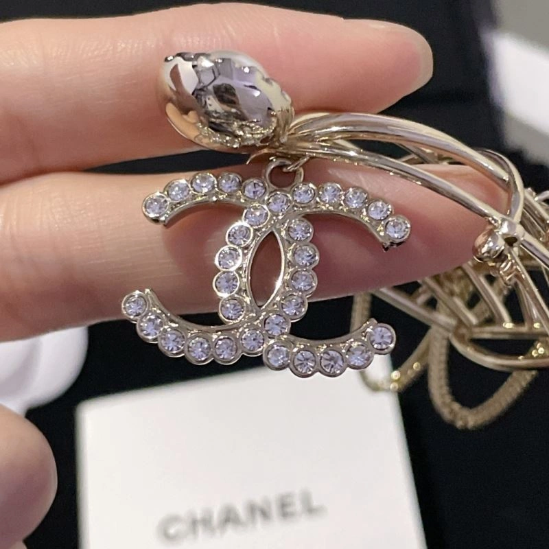 QuickDry Chanel Brooches 232379