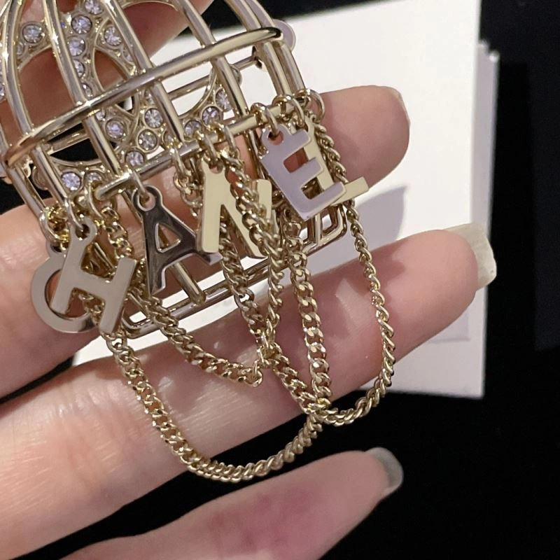 QuickDry Chanel Brooches 232379