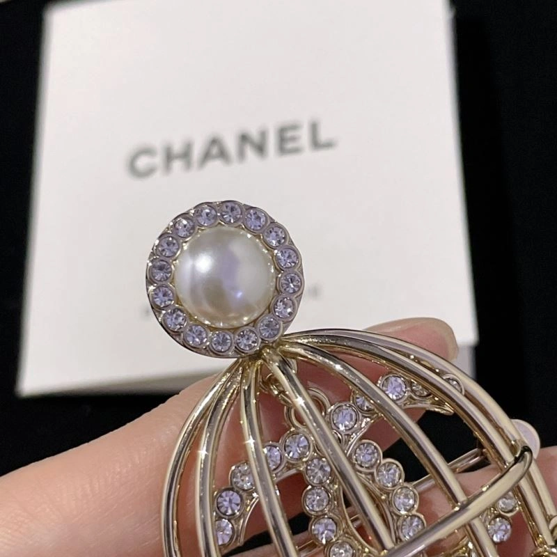 QuickDry Chanel Brooches 232379