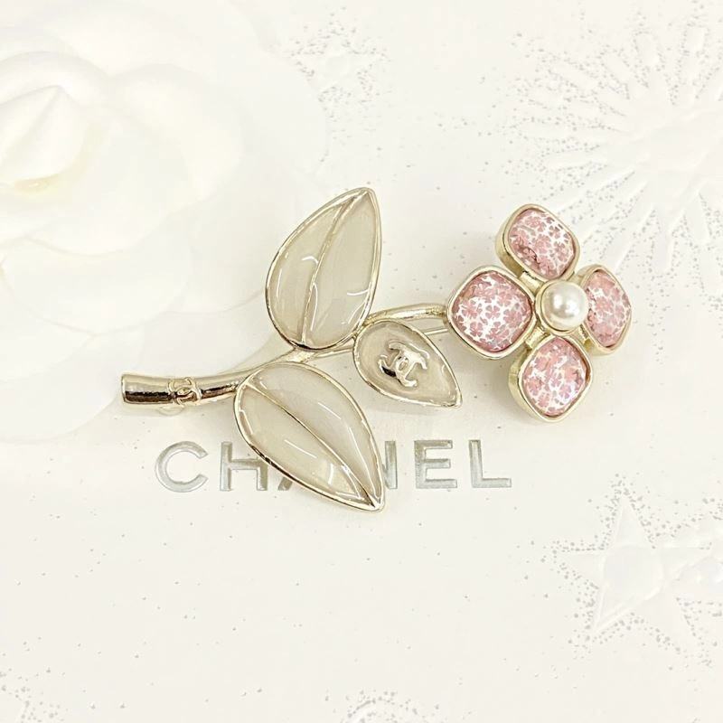 ModernLook Chanel Brooches 232347