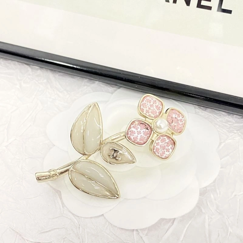 ModernLook Chanel Brooches 232347