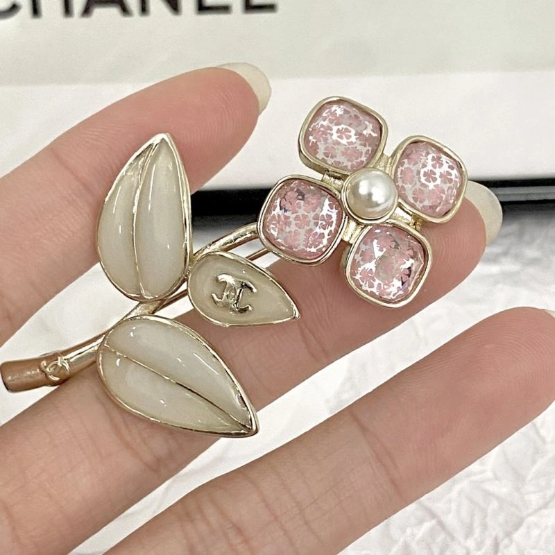 ModernLook Chanel Brooches 232347