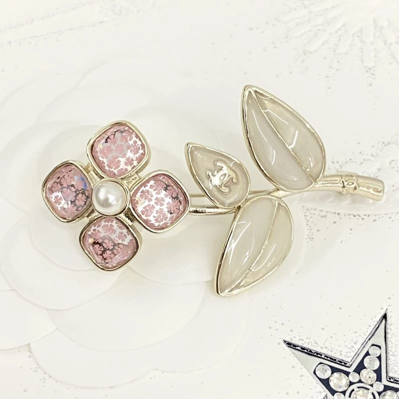 ModernLook Chanel Brooches 232347